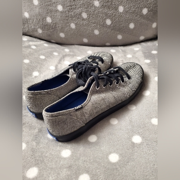 A pair of Keds - Picture 4 of 9